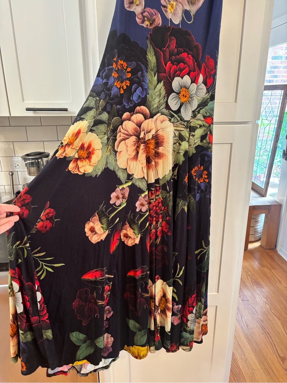 new Alice and Olivia Augusta maxi dress in magic garden gradient floral - Picture 6 of 12